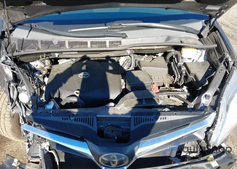 2018 Toyota Sienna Le 8 Passenger z USA, uszkodzony, nr VIN 5TDKZ3DC4JS912455